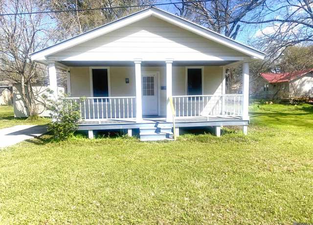 Property at 412 W Caroline St, Gonzales, LA 70737, 3 beds, 2 baths