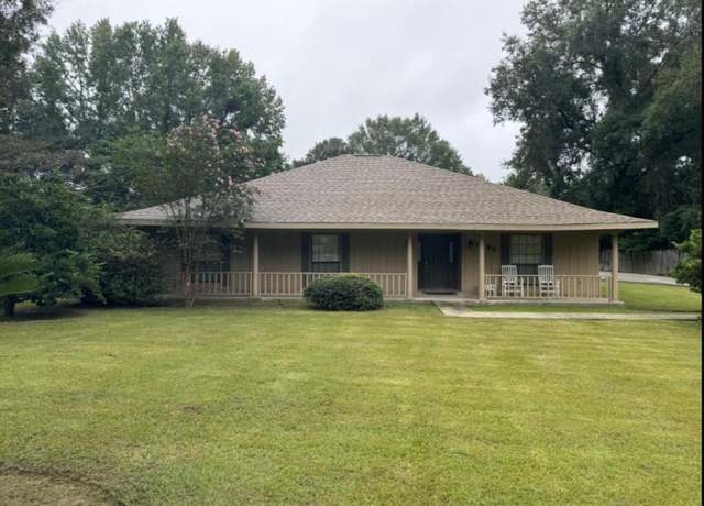 Property at 1922 Riverside Dr, Bogalusa, LA 70427, 3 beds, 2.5 baths