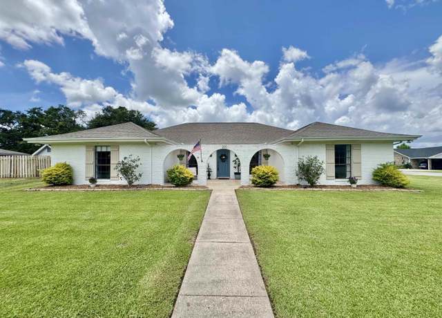 Property at 200 Wintergreen St, Thibodaux, LA 70301, 3 beds, 2.5 baths