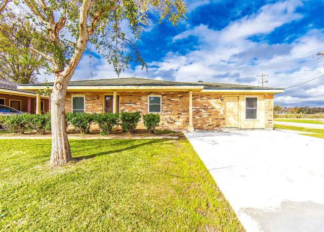Property at 323 Hampton St, Houma, LA 70364, 3 beds, 2 baths