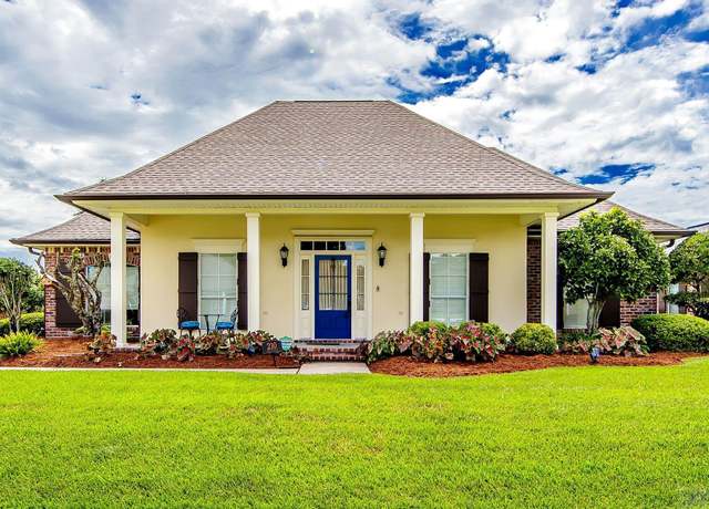 Property at 210 Davis Dr, Thibodaux, LA 70301, 4 beds, 2.5 baths