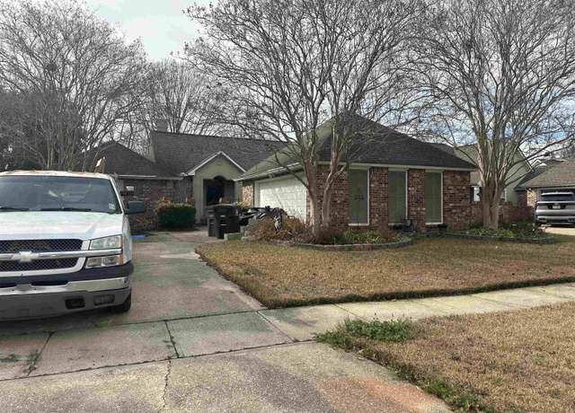 Property at 3988 Meadow Ridge Dr, Baton Rouge, LA 70817, 3 beds, 2 baths