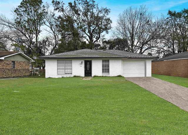 Property at 1132 Oregon Ave, Port Allen, LA 70767, 3 beds, 1.5 baths