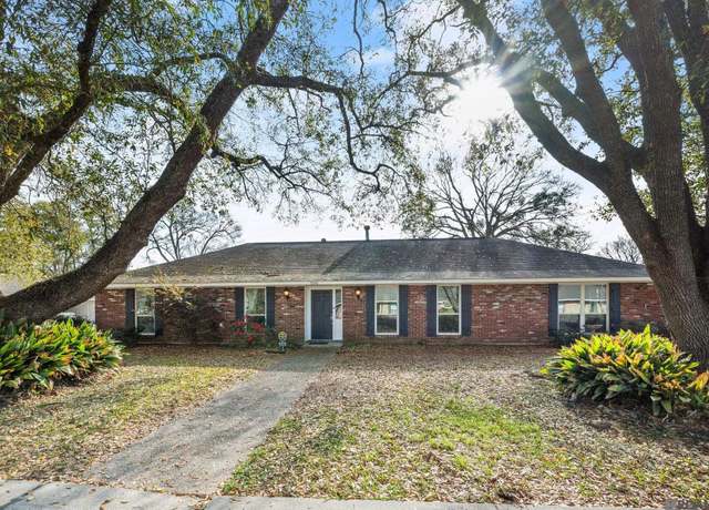 Property at 6546 Fennwood Dr, Zachary, LA 70791, 3 beds, 3 baths