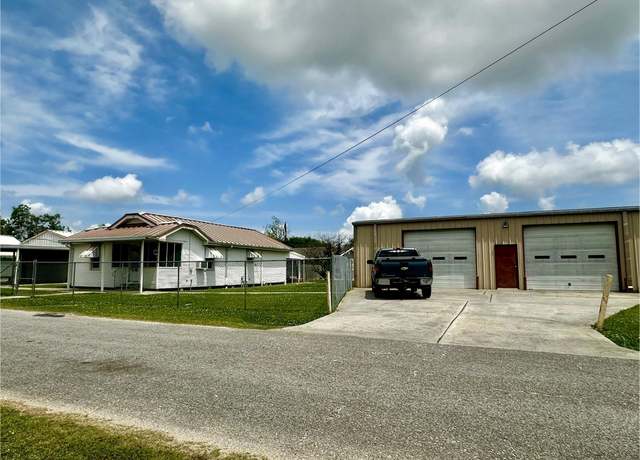 Property at 161 Oak D St, Larose, LA 70373, 2 beds, 2.5 baths