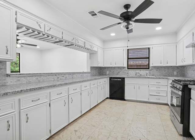Property at 1915 Tennessee St, Baton Rouge, LA 70802, 4 beds, 2 baths