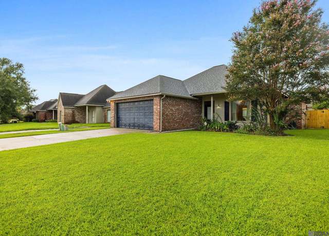Property at 40428 Fox Run Dr, Gonzales, LA 70737, 3 beds, 2 baths