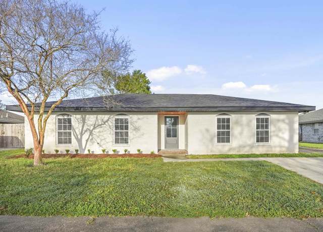 Property at 210 Lynwood Dr, Houma, LA 70360, 4 beds, 3 baths