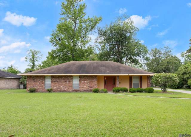Property at 921 Jane Dr, Denham Springs, LA 70726, 3 beds, 2 baths