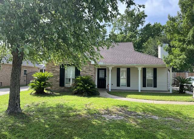 Property at 17725 Nine Oaks Ave, Saint George, LA 70817, 3 beds, 2 baths