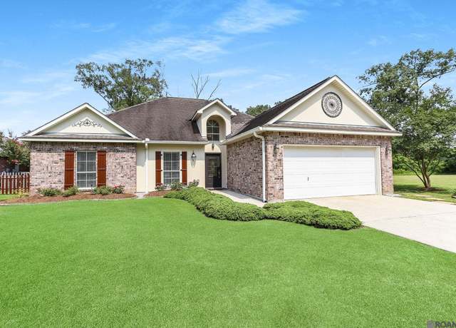 Property at 16270 Greenwood Dr, Prairieville, LA 70769, 3 beds, 2 baths