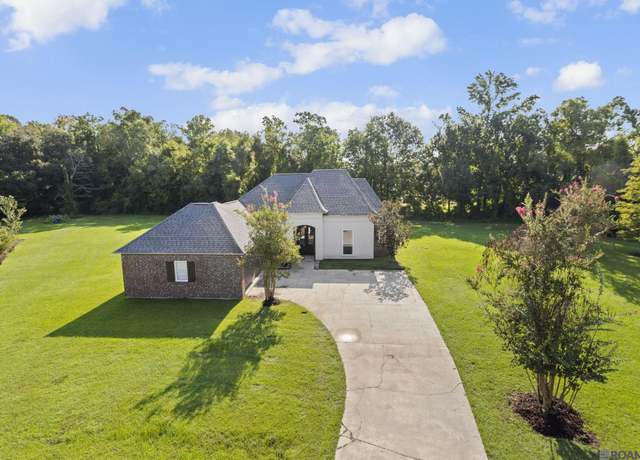 Property at 14400 Brentwood Ct, Gonzales, LA 70737, 4 beds, 2 baths