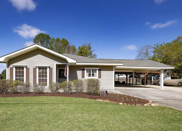 Property at 294 Saint Peter St, Houma, LA 70363, 3 beds, 2 baths