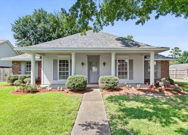 Property at 16067 Chantilly Ave, Saint George, LA 70817, 4 beds, 2.5 baths