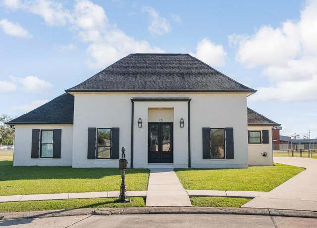 Property at 165 Del Rio Dr, Houma, LA 70360, 4 beds, 2.5 baths