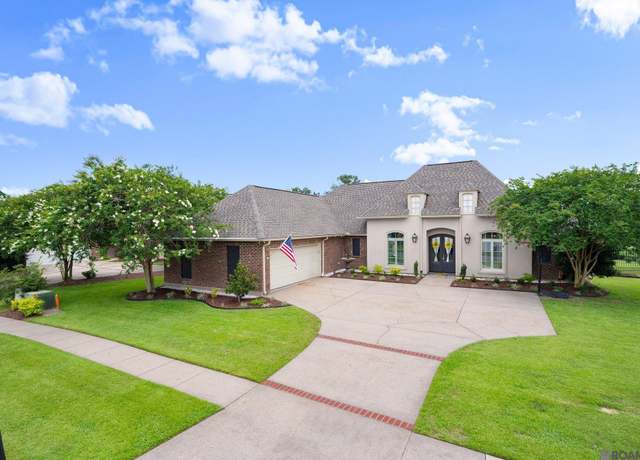 Property at 18380 Lake Harbor Ln, Prairieville, LA 70769, 4 beds, 3 baths