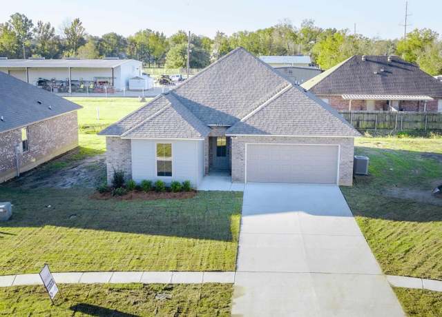 Property at 2479 Woodland Ct, Port Allen, LA 70767, 4 beds, 2 baths