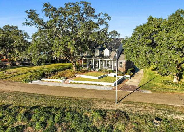 Property at 3381 E Lakeshore Dr, Baton Rouge, LA 70808, 4 beds, 3.5 baths