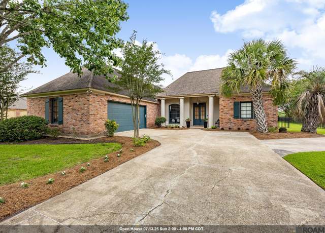 Property at 40363 Pelican Point Pkwy, Gonzales, LA 70737, 4 beds, 3 baths