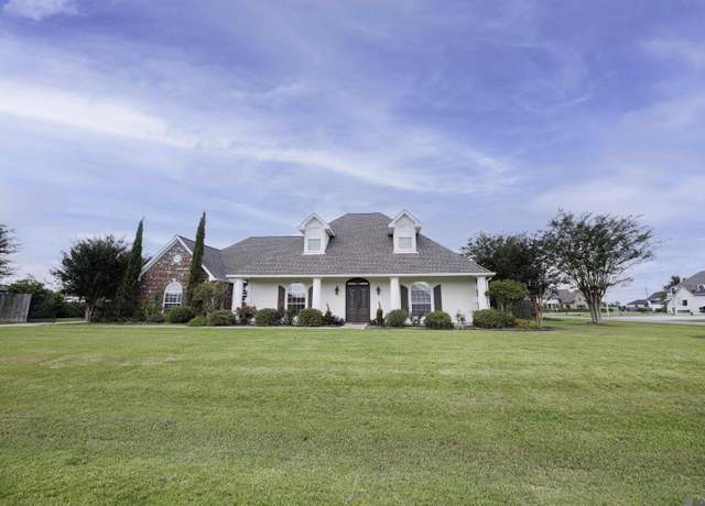 Property at 318 Benjamin St, New Roads, LA 70760, 4 beds, 3.5 baths
