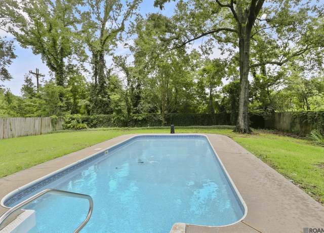 Property at 16506 Jefferson Oaks Dr, Prairieville, LA 70769, 3 beds, 2 baths