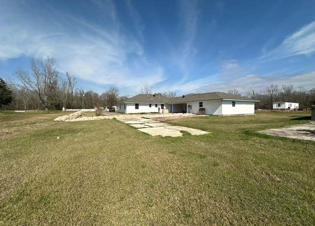 Property at 8360 Dyer Rd, Baker, LA 70714, 7 beds, 3 baths
