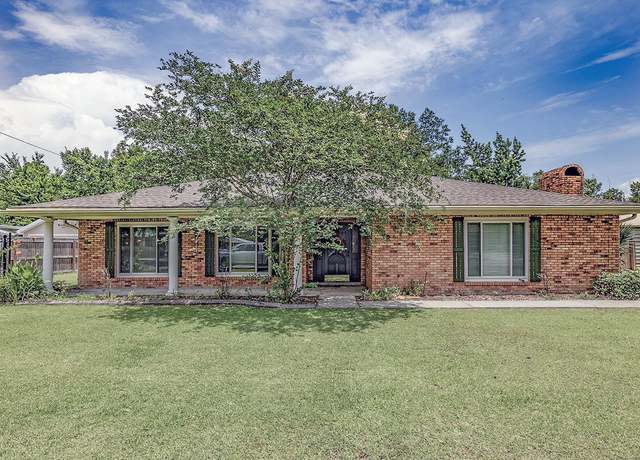 Property at 302 Lirette St, Houma, LA 70360, 3 beds, 2 baths