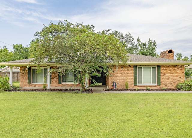 Property at 302 Lirette St, Houma, LA 70360, 3 beds, 2 baths