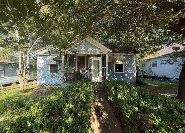 Property at 718 Avenue C, Bogalusa, LA 70427, 2 beds, 1 bath