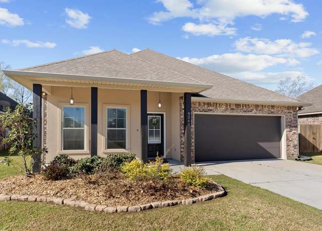 Property at 9240 Falling Oak Dr, Baton Rouge, LA 70817, 4 beds, 2 baths