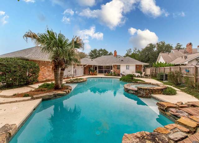 Property at 222 W Shady Lake Pl, Baton Rouge, LA 70810, 4 beds, 3 baths