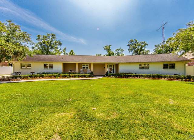 Property at 407 Oak Alley Dr, Houma, LA 70360, 3 beds, 2 baths