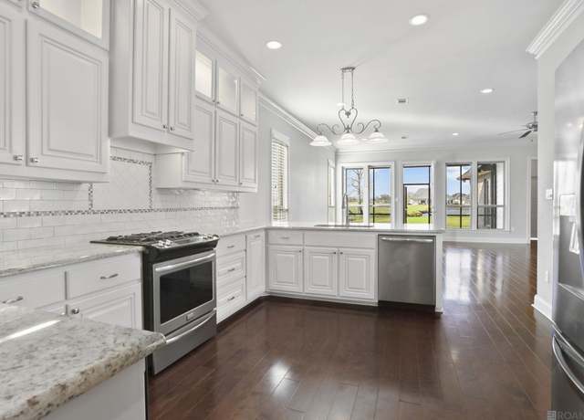 Property at 43072 Green Tree Ave, Gonzales, LA 70737, 3 beds, 2.5 baths