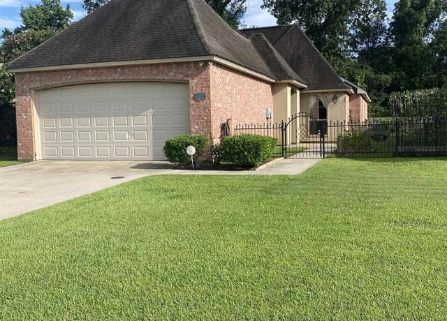 Property at 41103 Garden Ct, Gonzales, LA 70737, 3 beds, 2 baths