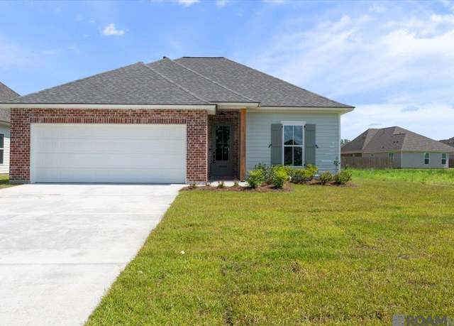 Property at 10449 Highpoint Dr, Denham Springs, LA 70706, 3 beds, 2 baths