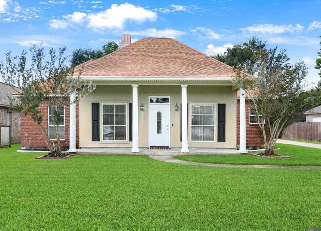 Property at 1465 Ironwood Dr, Denham Springs, LA 70726, 3 beds, 2 baths