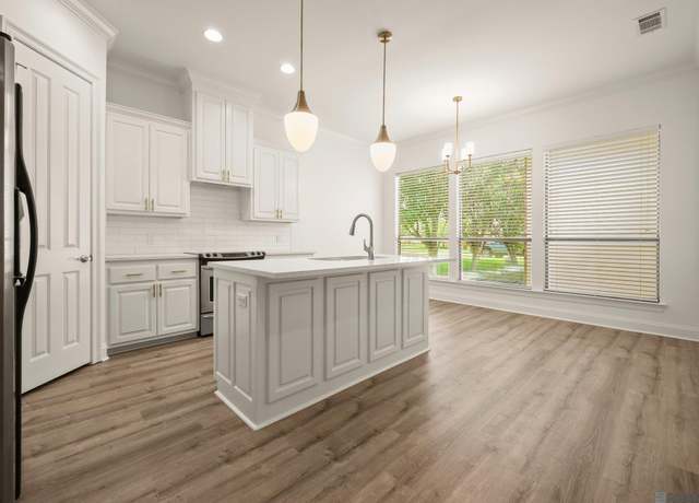 Property at 5368 Courtyard Dr, Gonzales, LA 70737, 3 beds, 2 baths