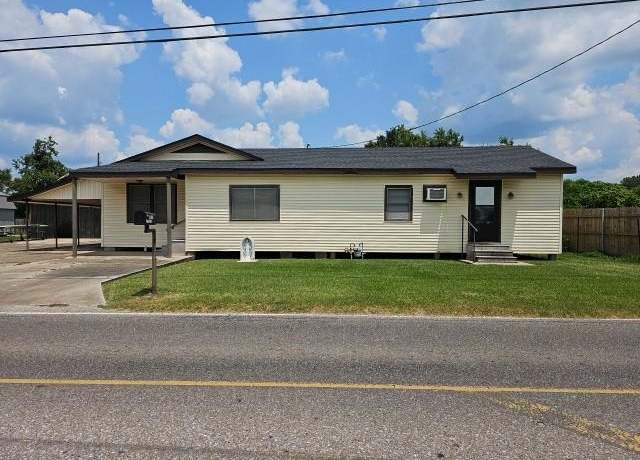 Property at 112 Duplantis St, Thibodaux, LA 70301, 3 beds, 2.5 baths