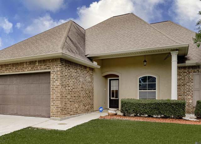 Property at 5259 Fox Hunt Dr, Zachary, LA 70791, 4 beds, 2 baths