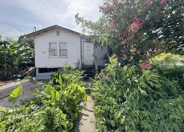 Property at 334 Cenac St, Houma, LA 70364, 4 beds, 1.5 baths