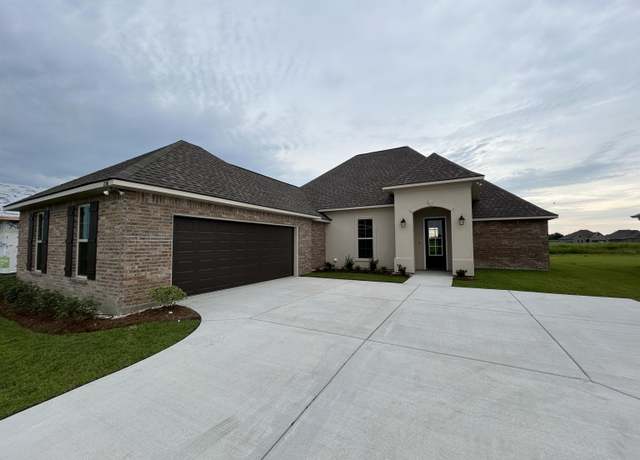 Property at 236 Kings Wood Ave, Thibodaux, LA 70301, 4 beds, 3 baths