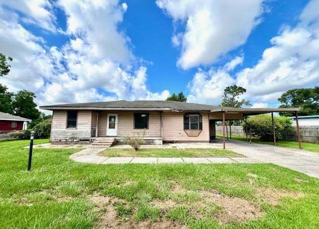 Property at 3218 Camellia Ave, Houma, LA 70363, 4 beds, 2 baths