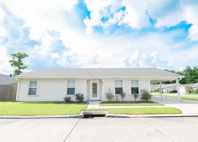 Property at 437 Tanglewood Dr, Houma, LA 70364, 3 beds, 2 baths