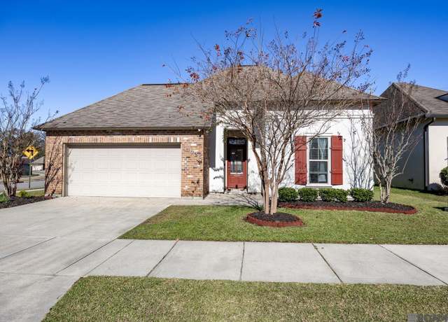 Property at 13025 Parkview Point Ave, Baton Rouge, LA 70816, 3 beds, 2 baths