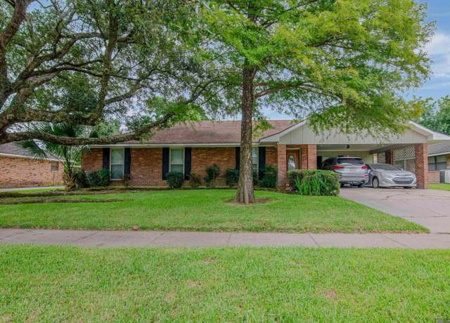 Property at 3442 Edgemont Dr, Baton Rouge, LA 70814, 3 beds, 2 baths