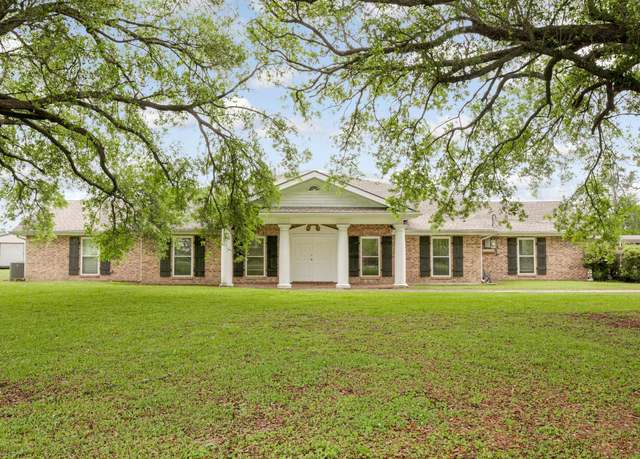 Property at 209 Country Estates Dr, Houma, LA 70364, 4 beds, 2.5 baths