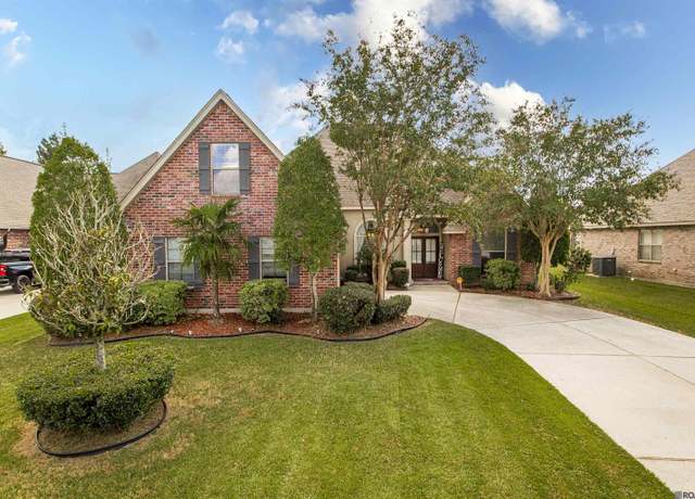Property at 118 Cypress Lakes Dr, Slidell, LA 70458, 4 beds, 2 baths