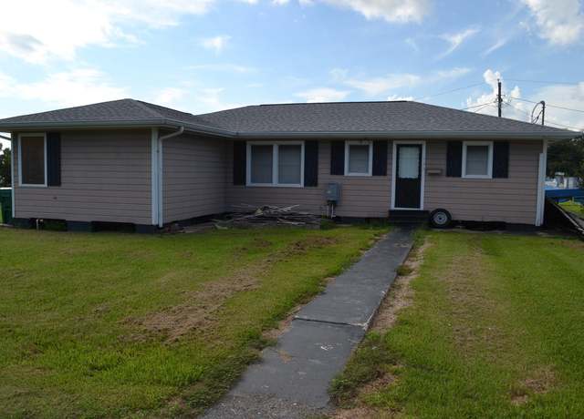 Property at 142 Oakridge Dr, Golden Meadow, LA 70357, 3 beds, 2 baths