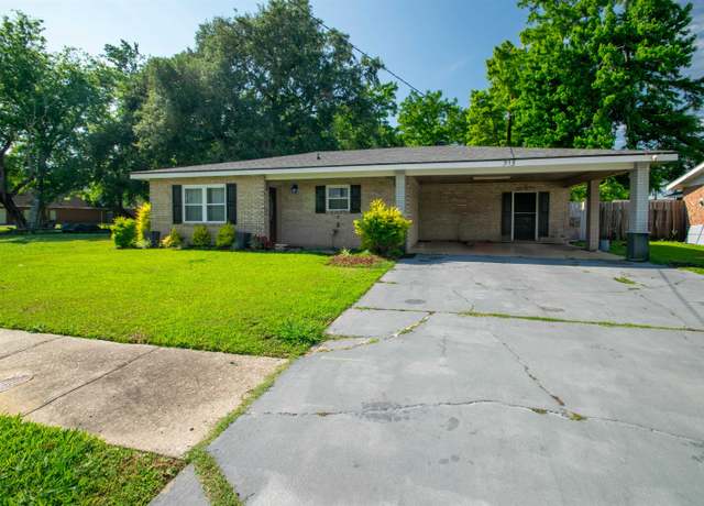 Property at 913 Fig St, Morgan City, LA 70380, 3 beds, 2 baths
