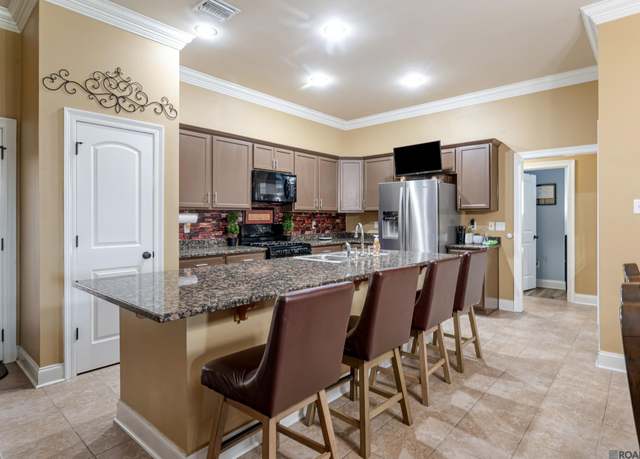 Property at 149 Laverne Dr, Thibodaux, LA 70301, 4 beds, 2 baths